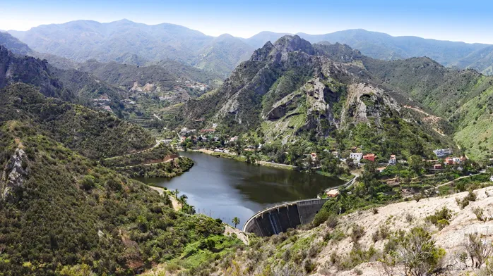 Presa de la Encantadora