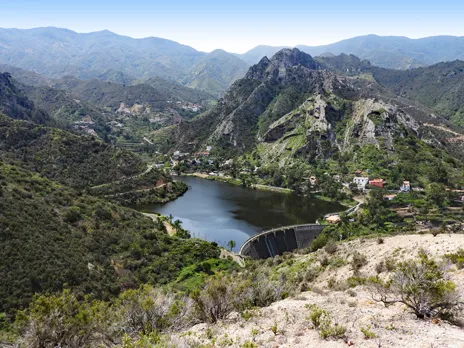 Presa de la Encantadora